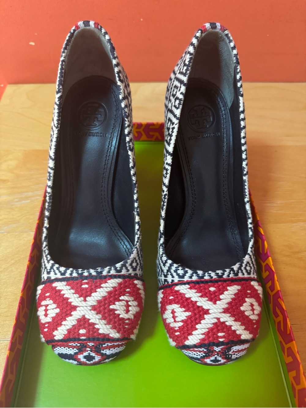 NEW Tory Burch Dara Woven Pump
Size US 7.5